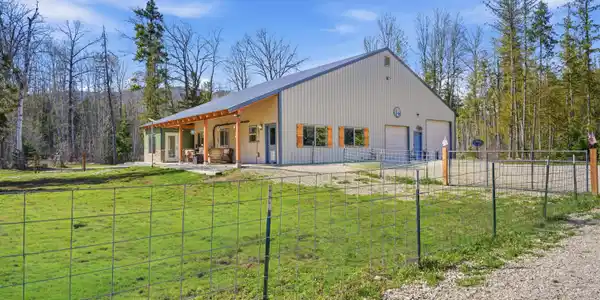 Image 2: 3