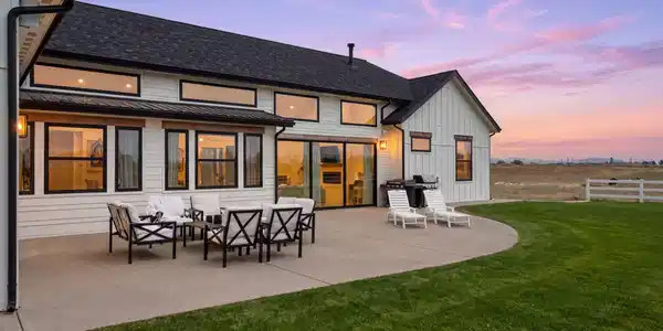 Image 4: Back Yard Patio