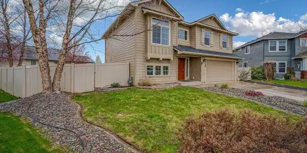 1709 W Umpqua CT