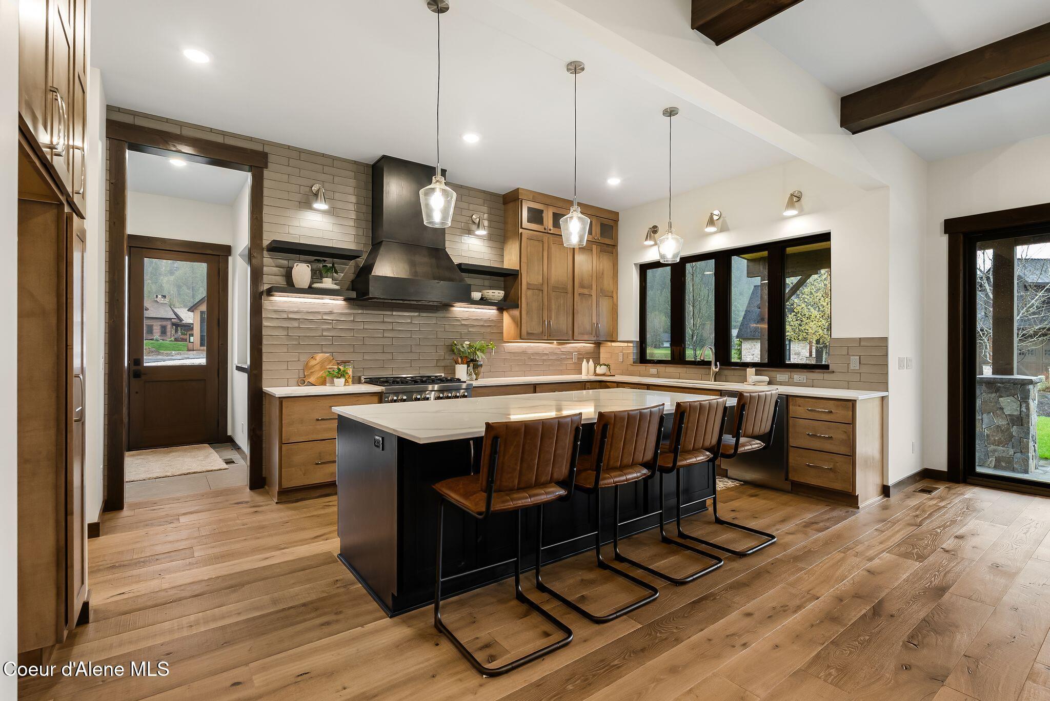 Image 2: Entertainer's Kitchen