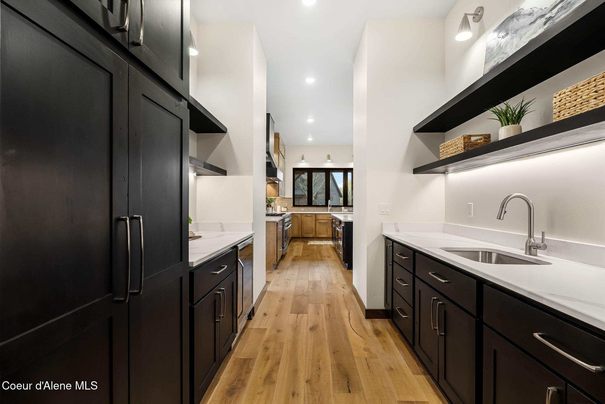 Image 4: Butler's Pantry