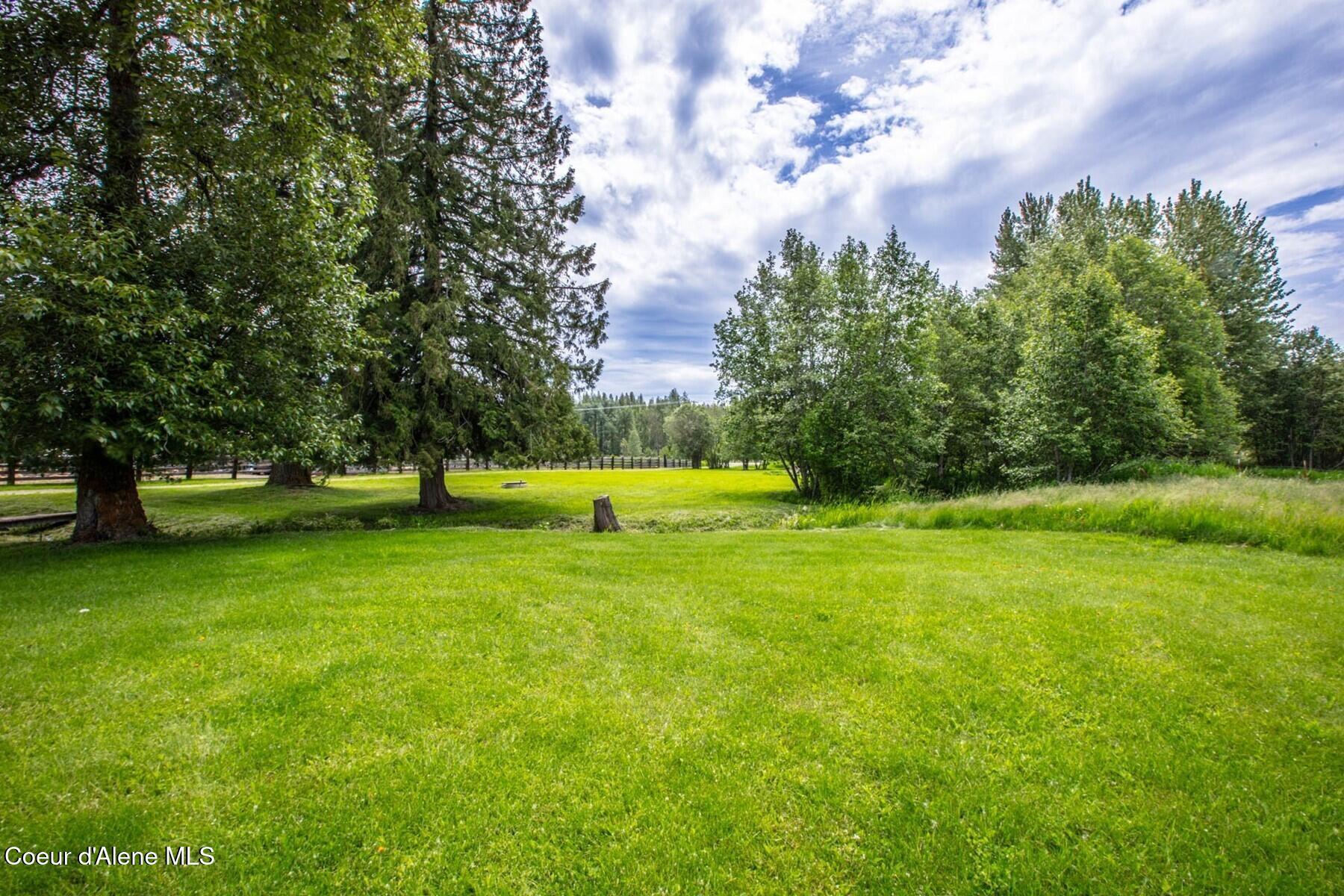 Image 2: Gorgeous 2.5 Acres - Private!