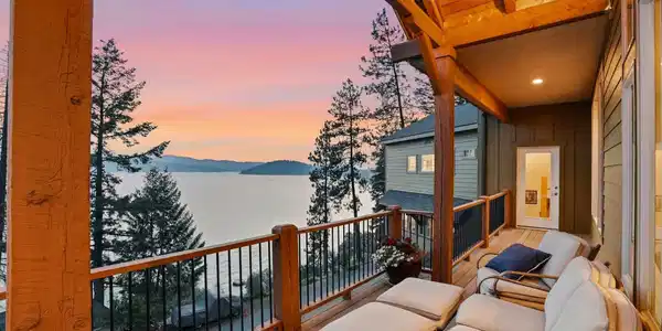 Image 2: Panoramic CDA Lake Views