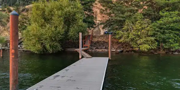Image 4: 67' of Lake Frontage