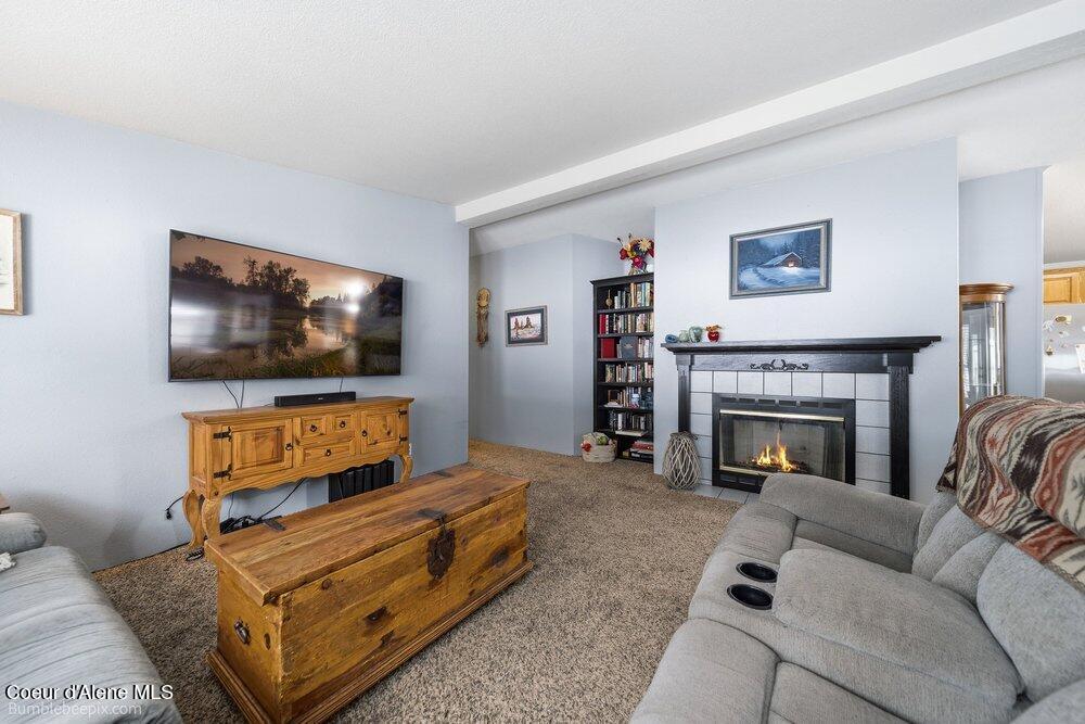 Image 3: Living Room