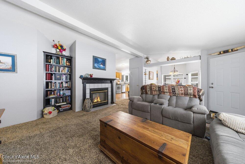 Image 4: Living Room