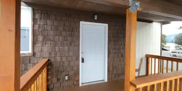 Image 4: Unit 3 1 Porch and Entrance