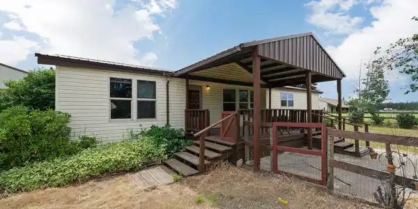 Image 4: 3BD/2BA Spacious Home