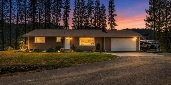 Image 3: 8035WMeadowbrookLoop-2_Twilight