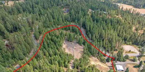 Image 4: Aerial_8035WMeadowbrookLoop-16_Outlined