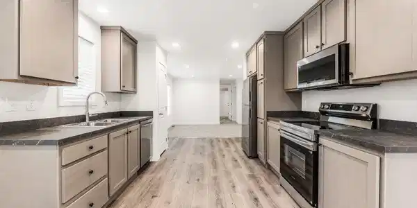 Image 4: Kitchen2