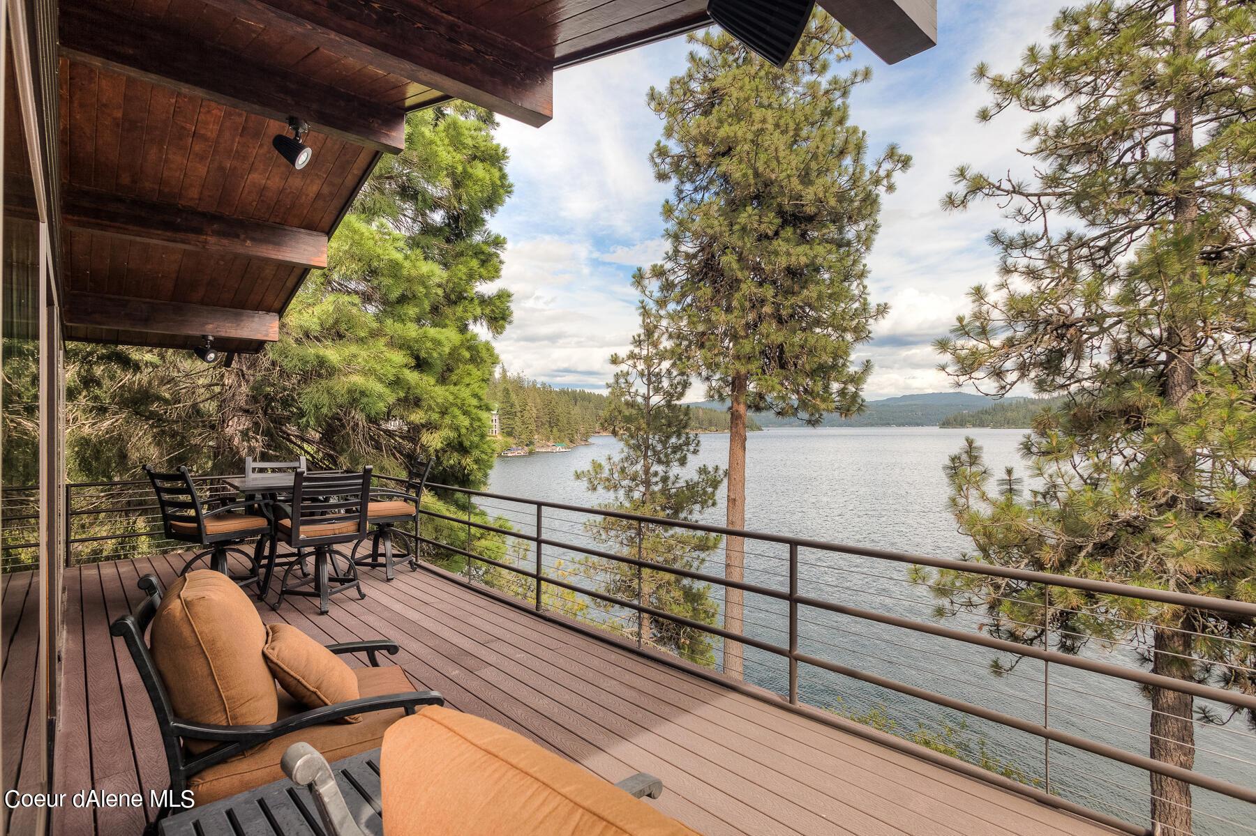 Image 2: Luxury Waterfront Living