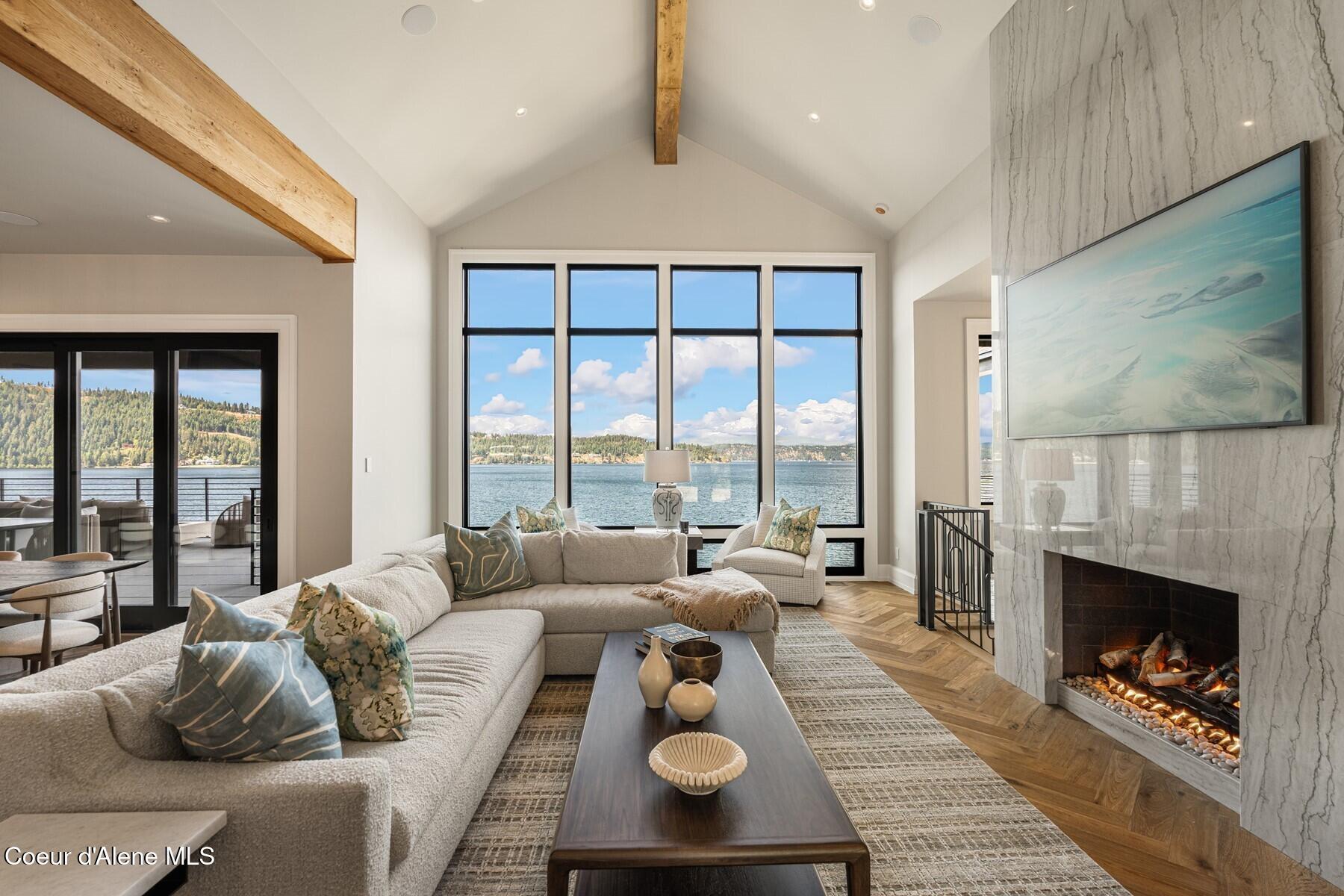 Image 1: Vaulted Ceilings, Lakefront