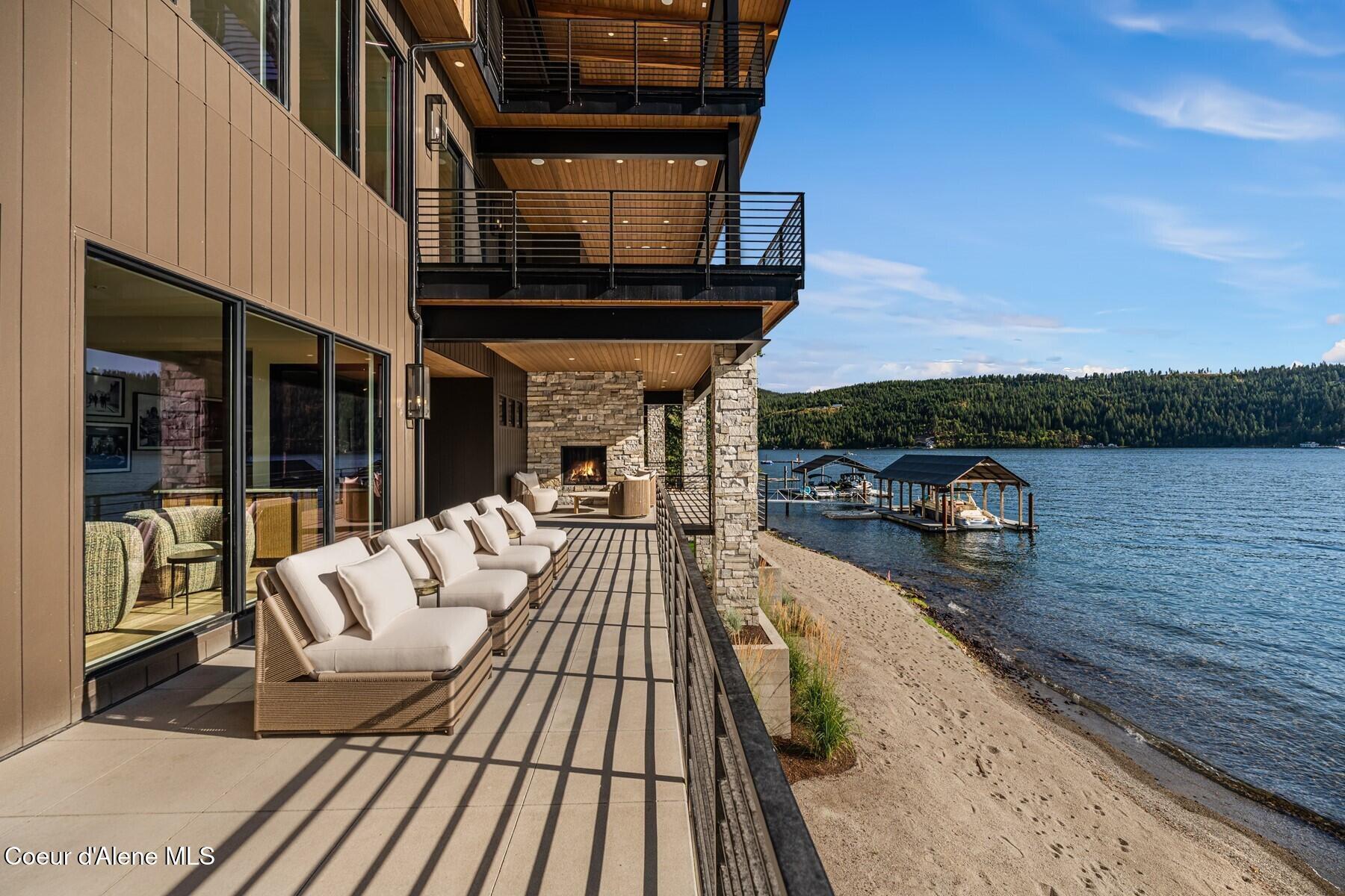 Image 4: Beachside Terrace, Multi-Level
