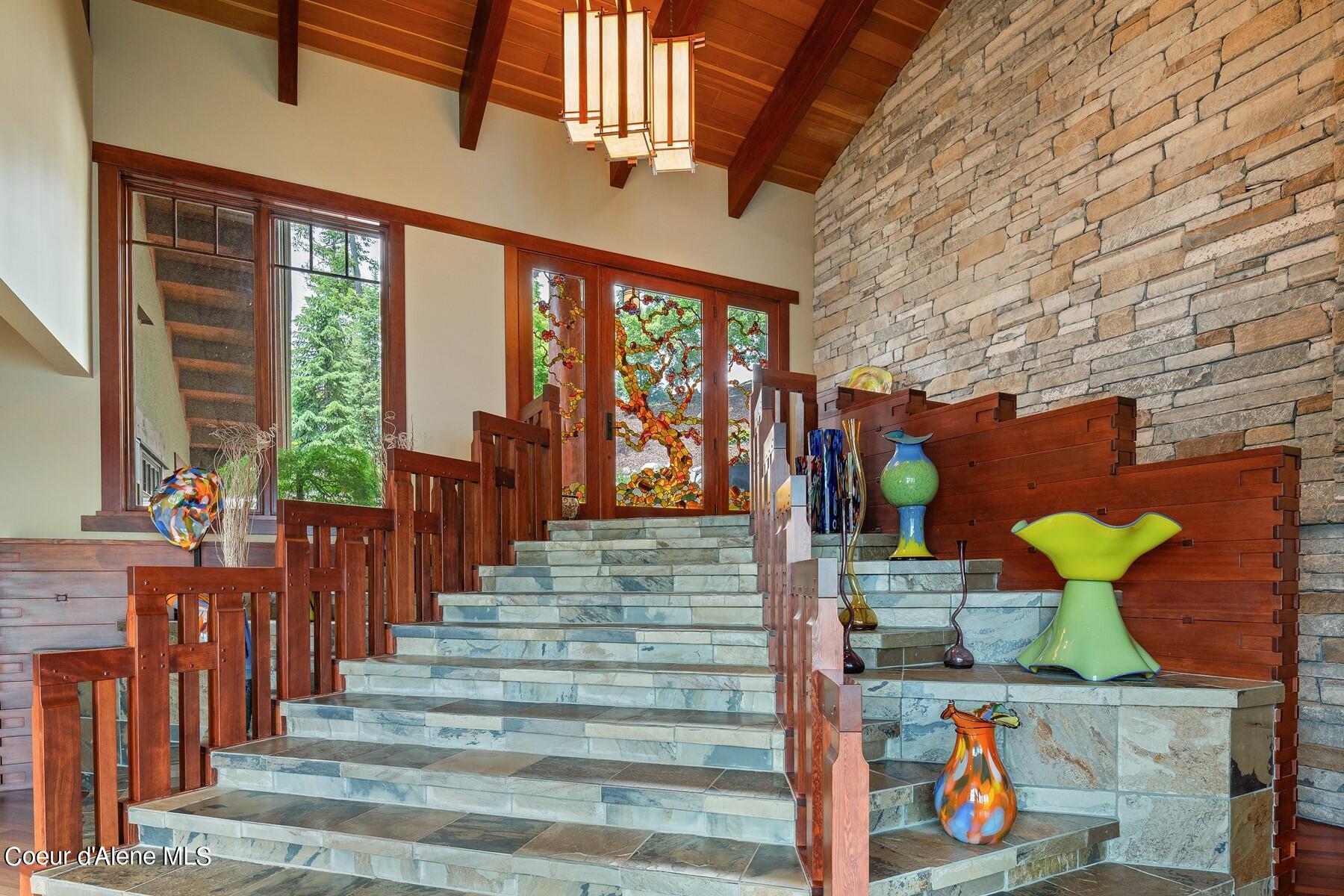 Image 4: Entry to the home sets the tone