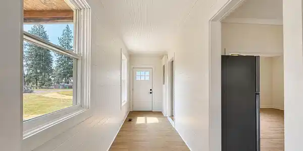 Image 4: Entry