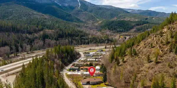 Image 4: 9-web-or-mls-DJI_20260330122638_0035_D m