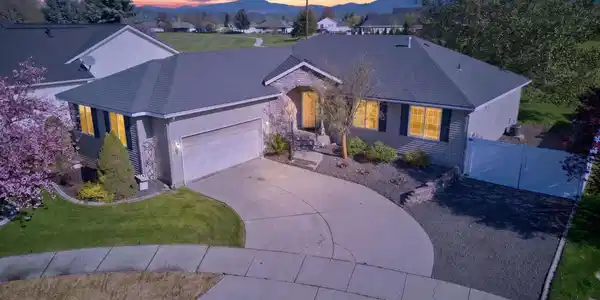 Image 4: 4-web-or-mls-004_DJI_0719#twilight