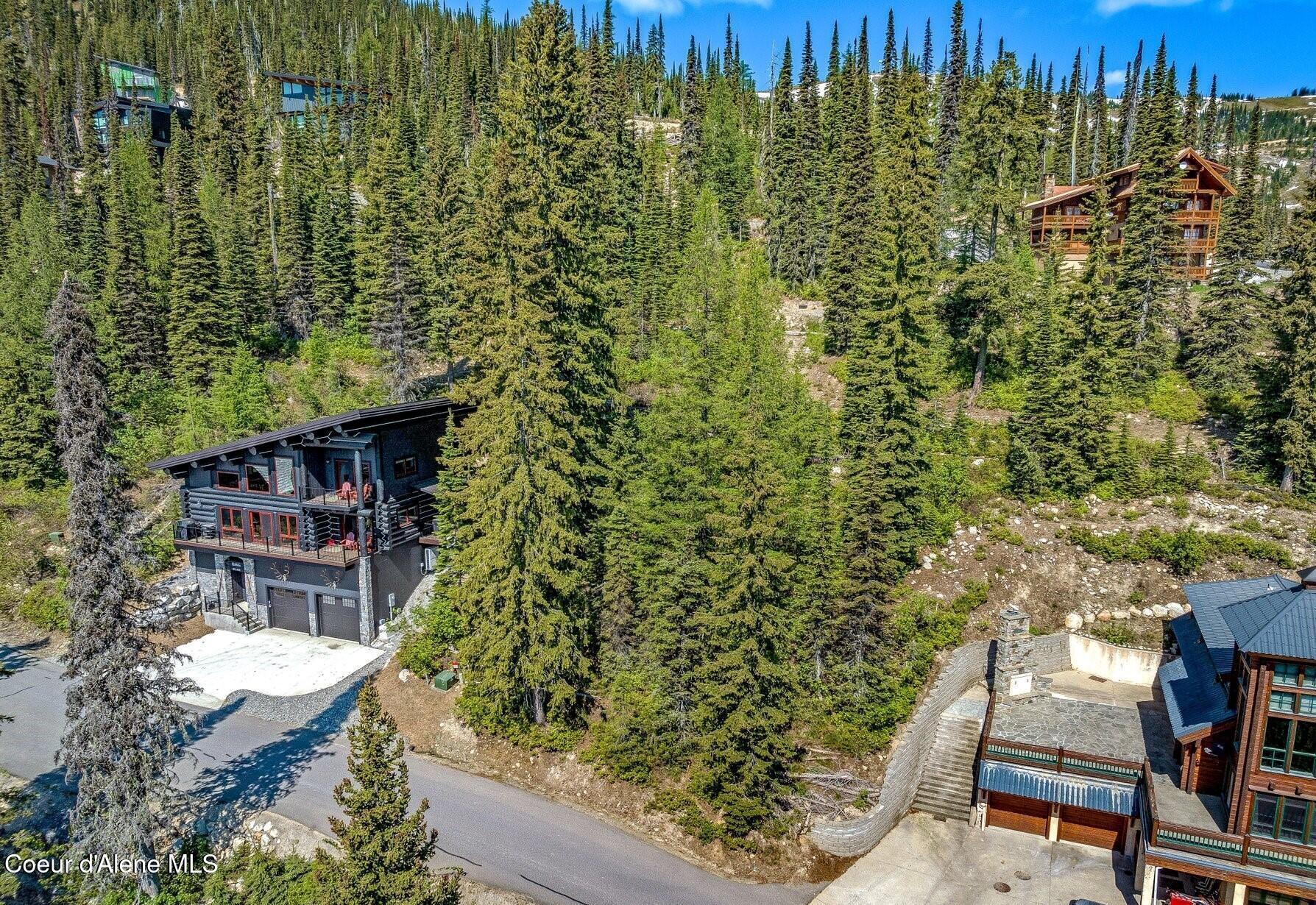 Image 2: Area of Luxury Living