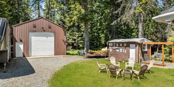 Image 3: Back Yard