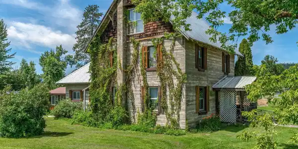 Image 2: 1906 English Cottage