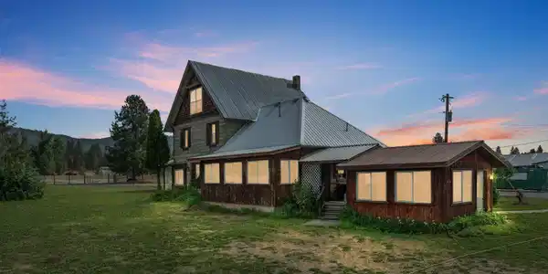 Image 4: Residence