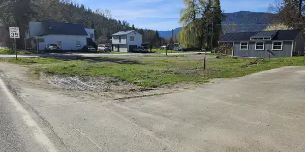 Image 2: Driveway
