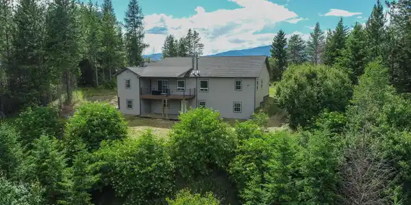 Image 3: Rear Exterior View