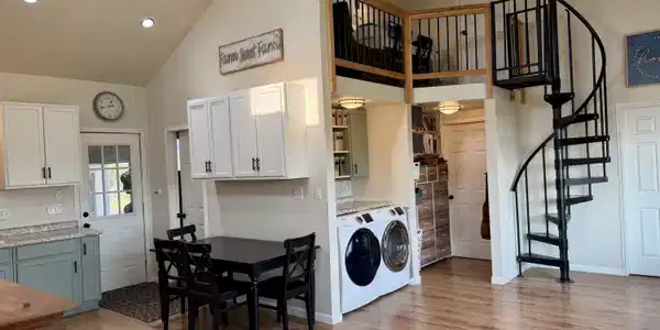 Image 2: Living area