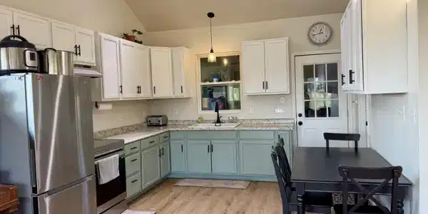 Image 3: kitchen 3