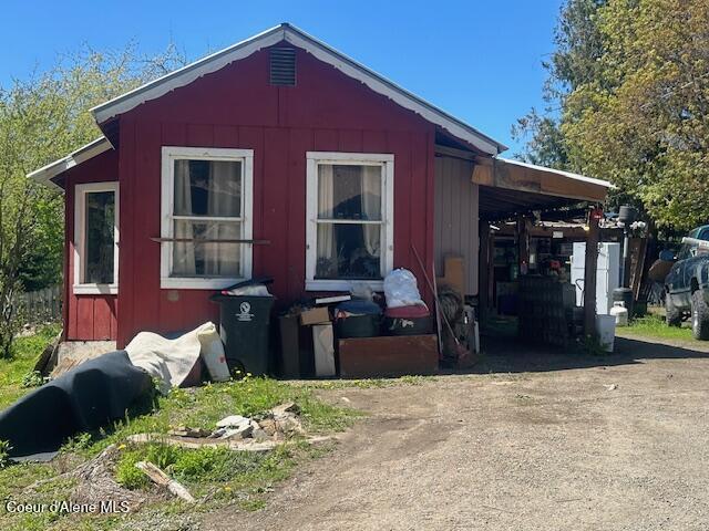 Image 3: Side of Home