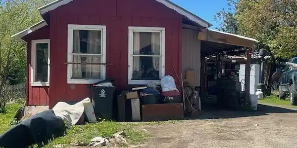 Image 3: Side of Home