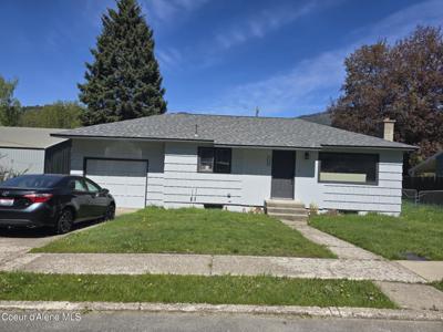 1148 Larch Ave