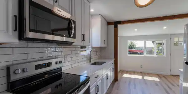 Image 2: Kitchen