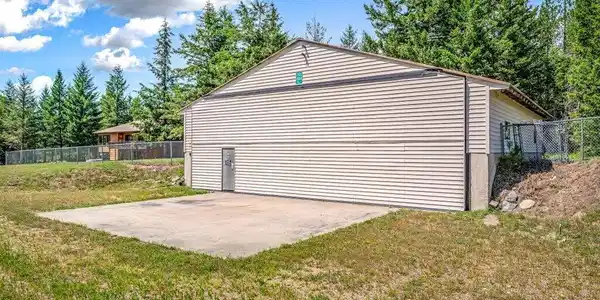 Image 4: 634 Skyhawk Dr. Hangar