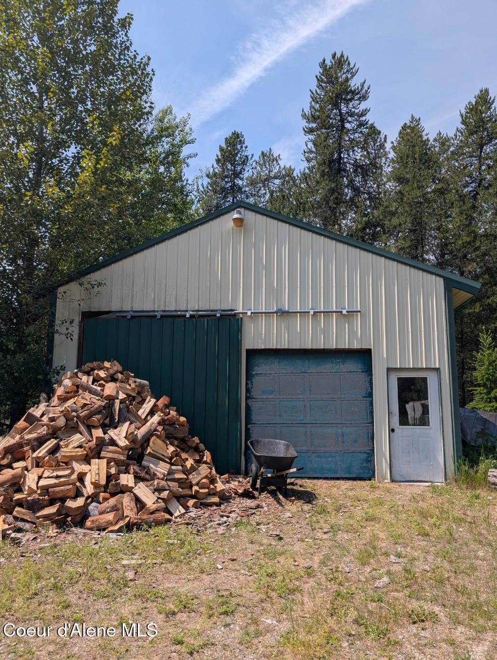 Image 1: Shop on site