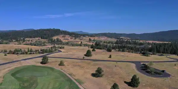 Image 3: Exceptional Amphitheater-Style Setting