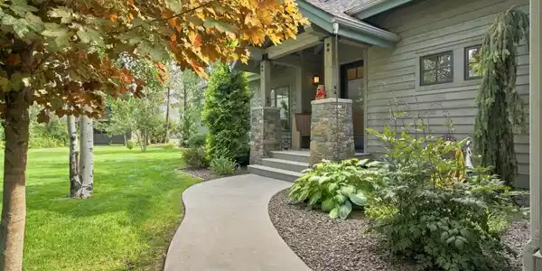 Image 2: 518 Hornby Place