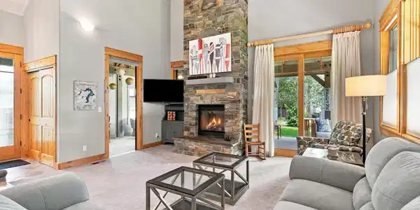 Image 3: 518 Hornby Place