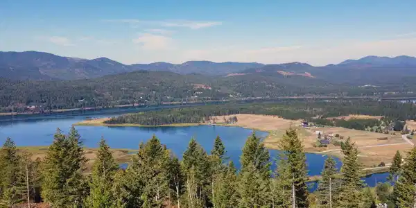 Image 4: VIEW LOOKING UP RIVER