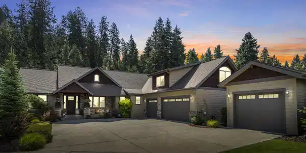 2600 E Mountain Vista DR