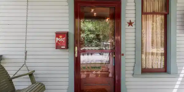 Image 3: Porch