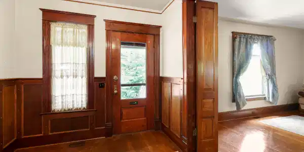 Image 4: Foyer