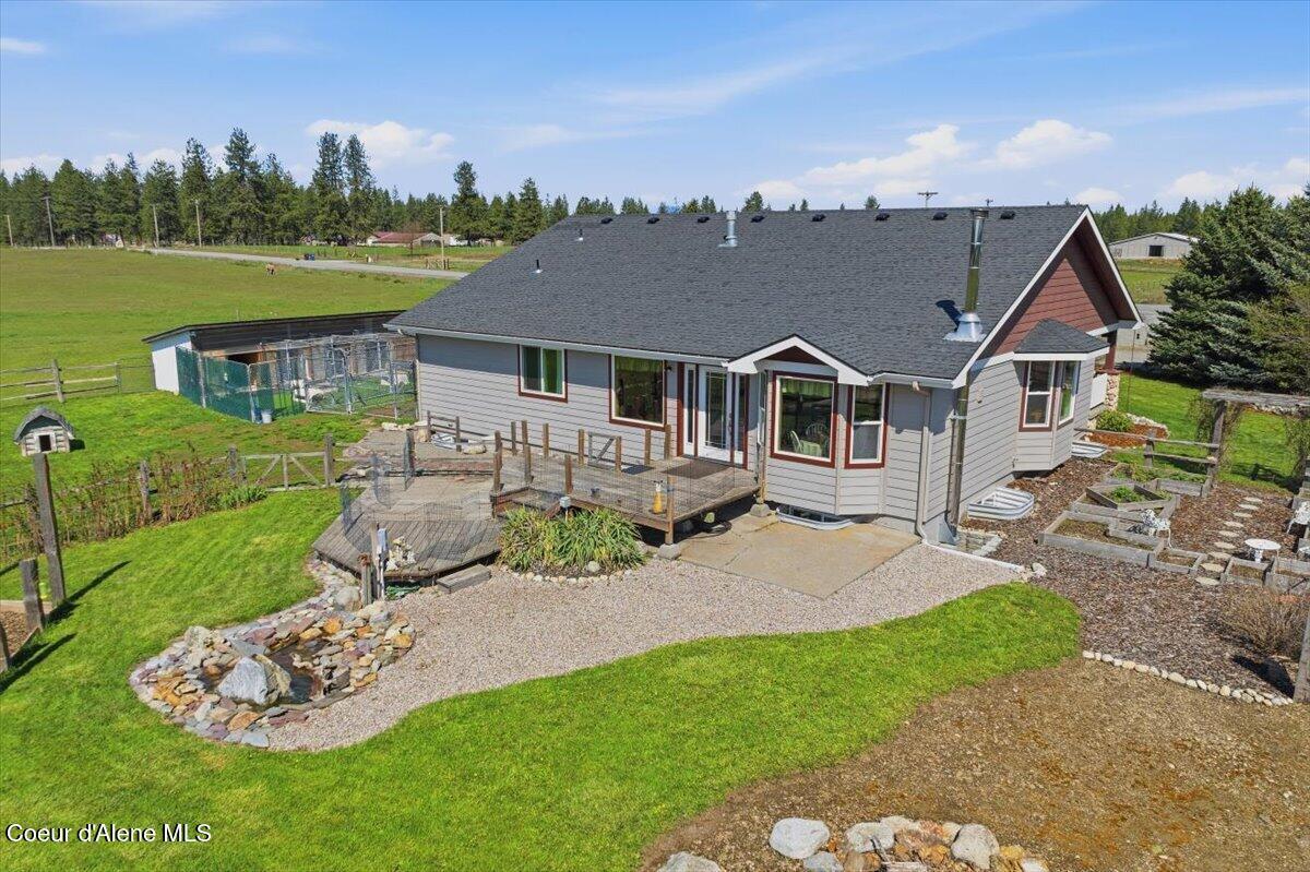 Image 4: Back of Home and Deck