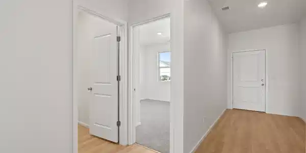 Image 2: 02-Entry