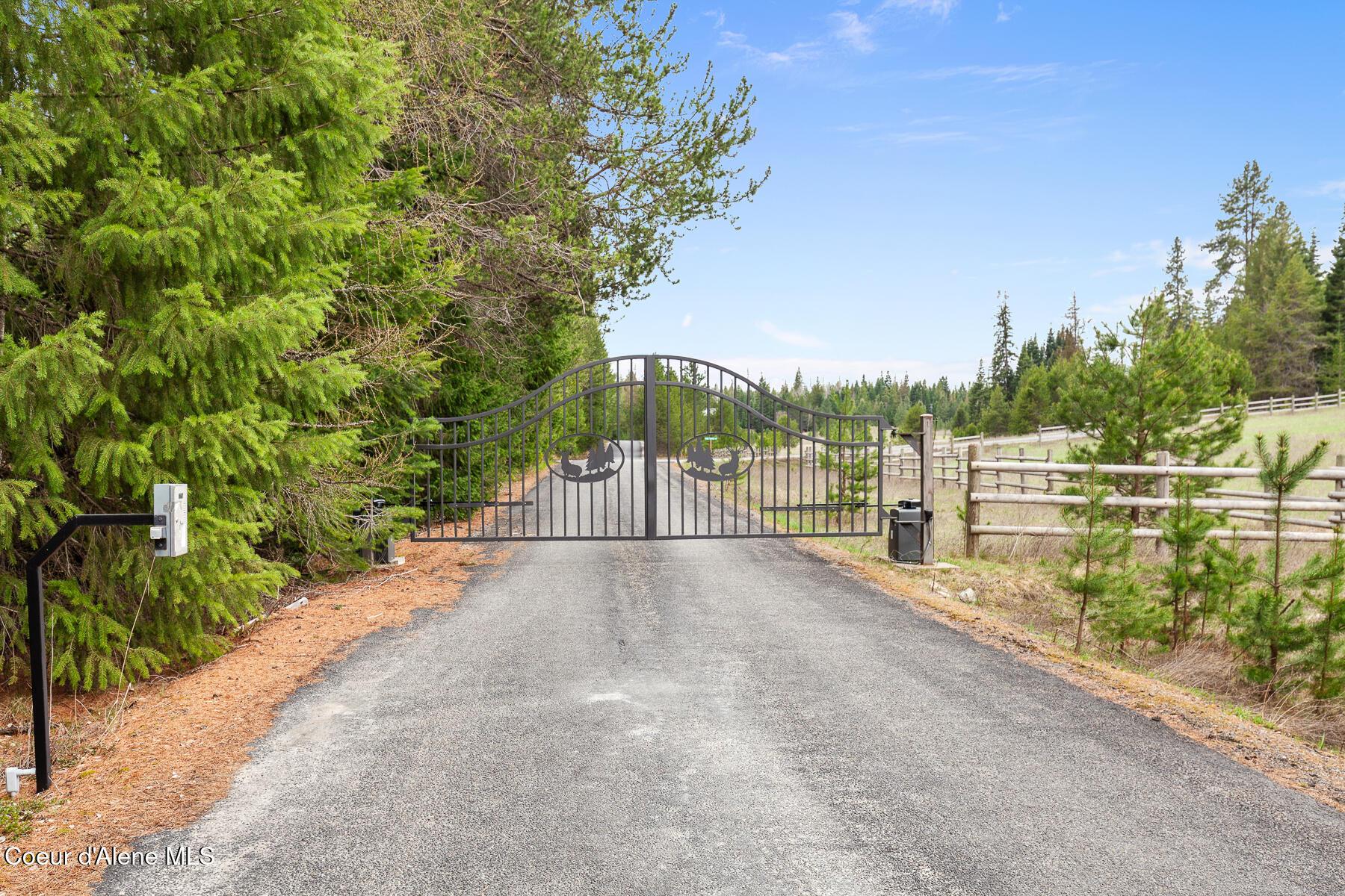 Image 3: Gated community