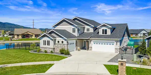 Image 4: Front of Home