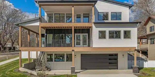 422 S 3rd AVE