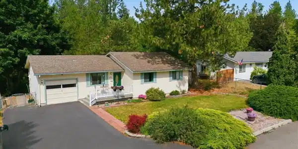 1935 E Sundance DR