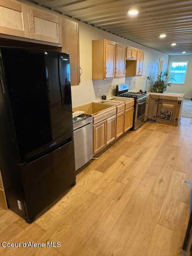 Image 2: 4_25apartment kitchen